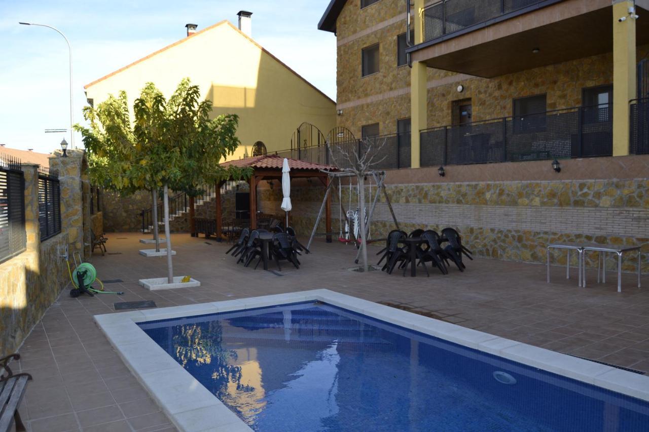 Apartamentos "Casa Rural De Aldea" Aldea del Fresno Exterior photo