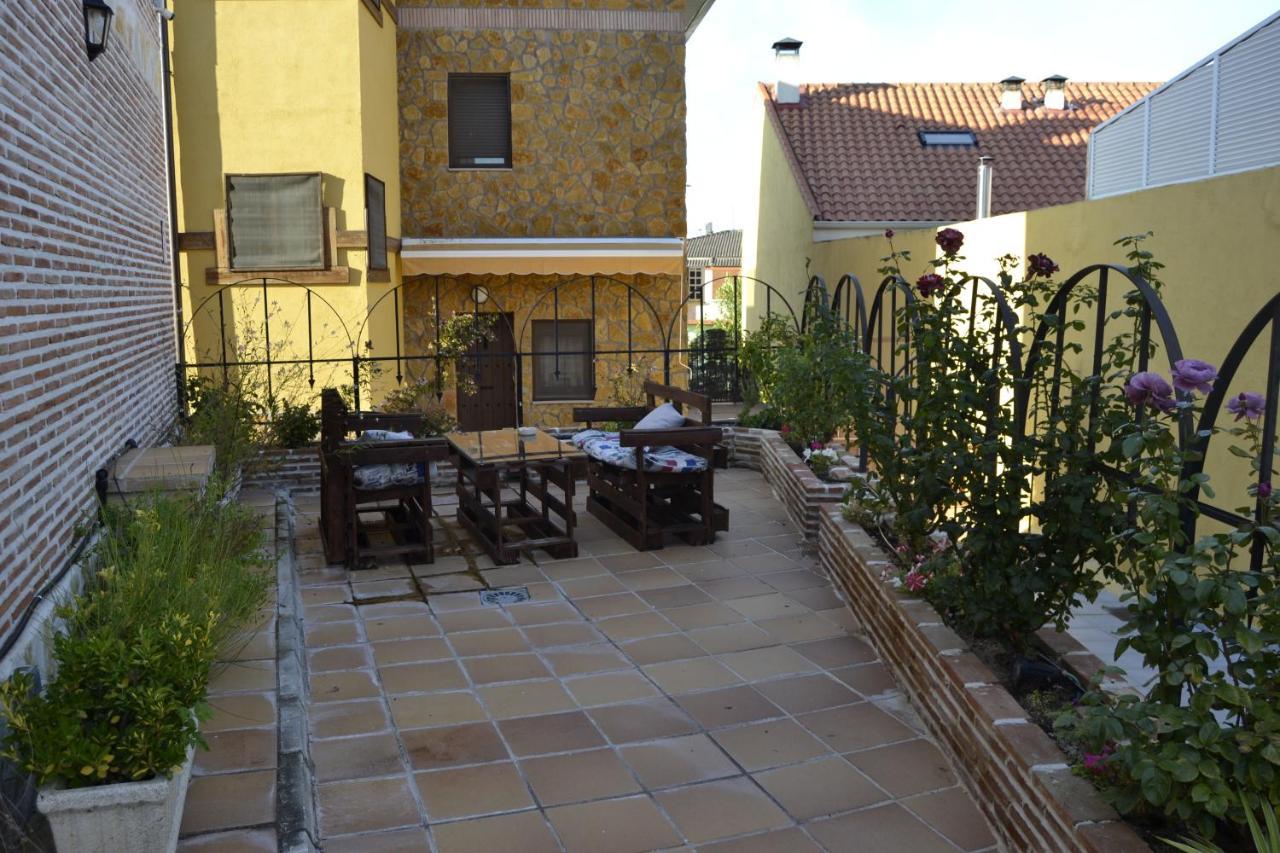Apartamentos "Casa Rural De Aldea" Aldea del Fresno Exterior photo